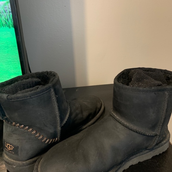 Black UGGs size 7 - Picture 3 of 3